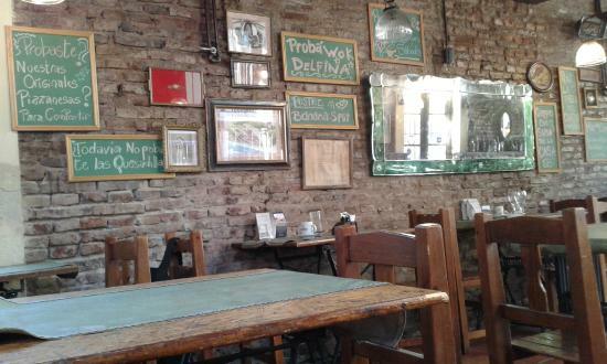 La Delfina Restobar