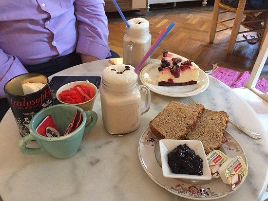 Amelie Petit Café