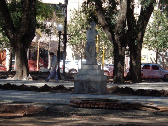 la Plaza Pueyrredón