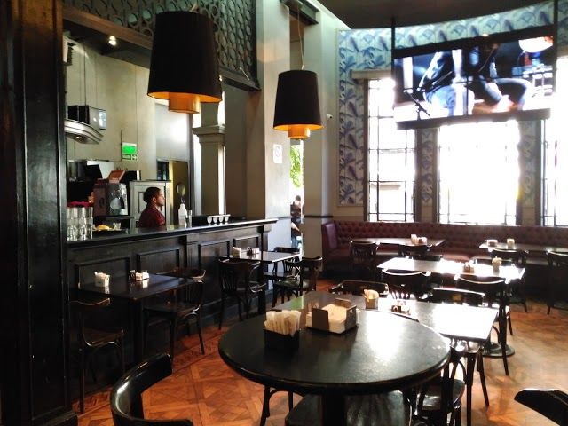 Queens Bar